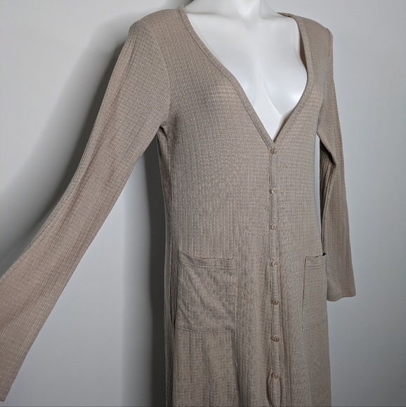 ✨3/$15 Lulu's light tan button up sweater cardigan dress M - Picture 4 of 10